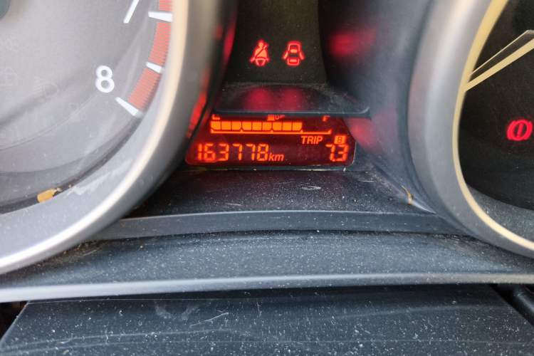 Used Mazda 5 2011 2.0L Automatic Comfort Edition Odometer Close Up
