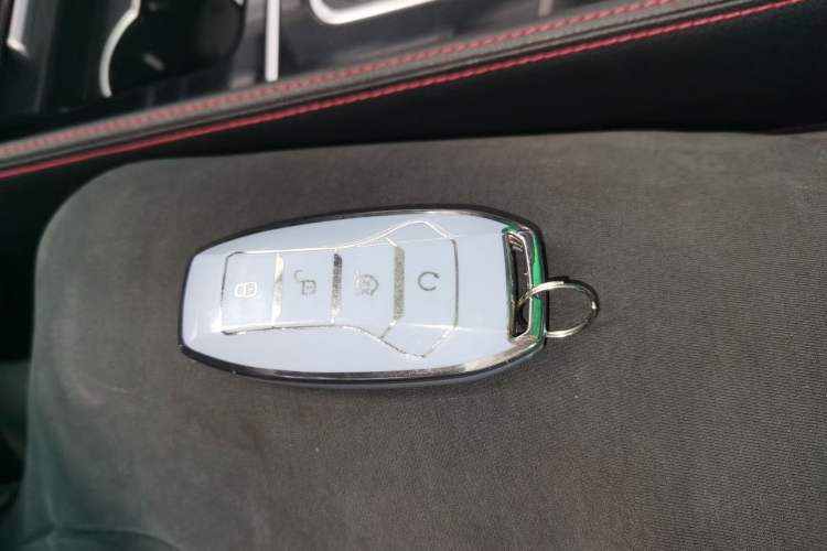 Used BYD Tang New Energy 2018 DM 2.0T All-Wheel Drive Smart Connectivity Luxury Model 7 Seats China V Emission Standard