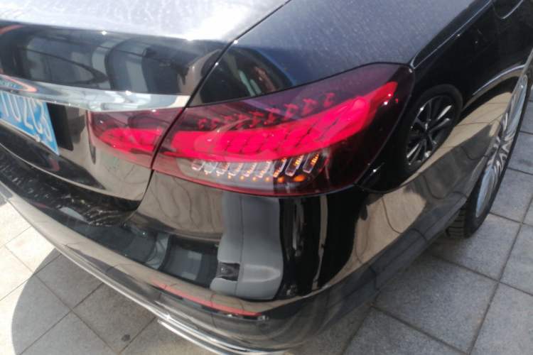 Used Mercedes-Benz E-Class 2023 Updated E 300 L Fashion Edition Right Rear Taillight