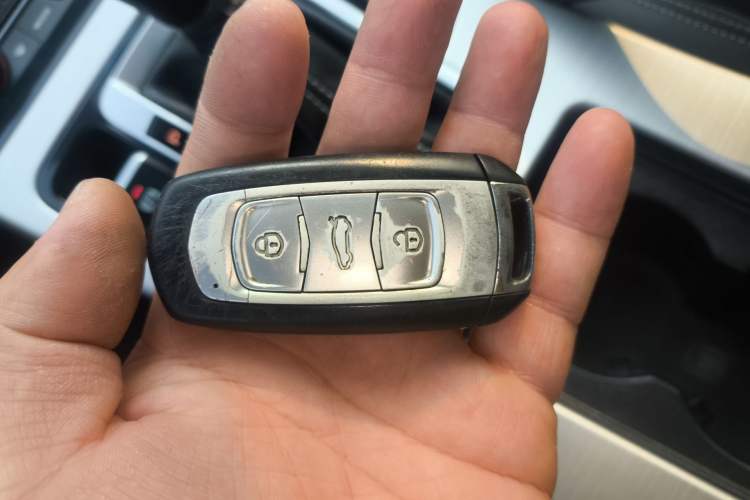 Used Geely Auto Emgrand X7 Sport 2018 1.8TD Automatic Two-Wheel Drive Smart Connect 4G Internet Edition Vehicle Key