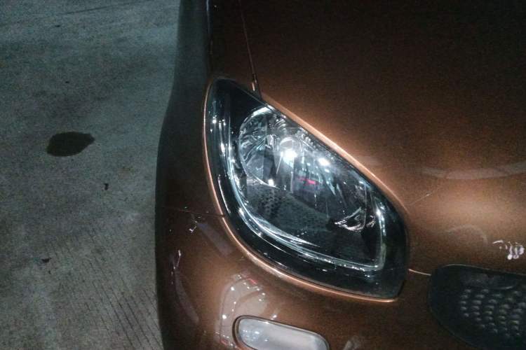 Used smart fortwo 2015 1.0L 52 kW hardtop Dynamic version
