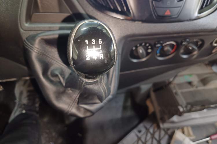 Used Ford Transit 2017 2.0T Diesel Multi-Function Commercial Vehicle Short Wheelbase Mid-Roof China V Standard
