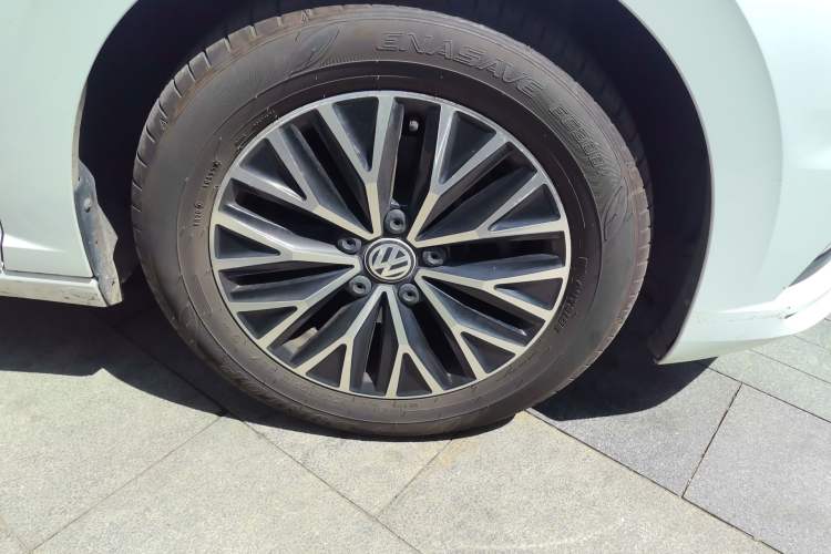 Used Volkswagen Sagitar 2019 280TSI DSG Comfort Version China VI Standard Right Front Wheel Hub