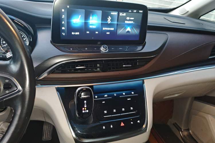 Used Buick GL8 2021 Land Cruiser Executive Class 652T Smart Luxury Model Audio And AC Panel