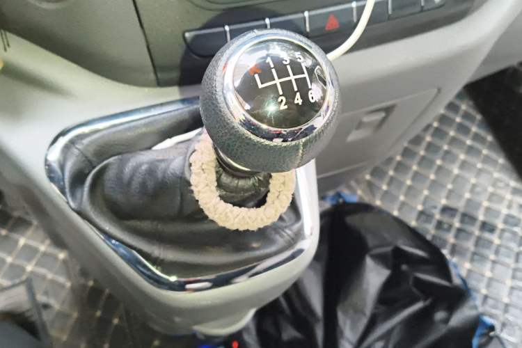 Used Foton Toano 2024 Urban Edition Multi-Function 2.0T Manual Short Wheelbase Mid-Height Rear Single Tire – Available in 5/6/9-Seater Configurations
