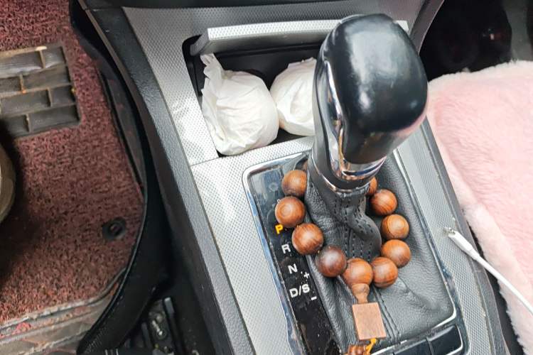 Used Roewe RX5 2017 20T Two-Wheel Drive Automatic Internet Elite Edition Gear Lever