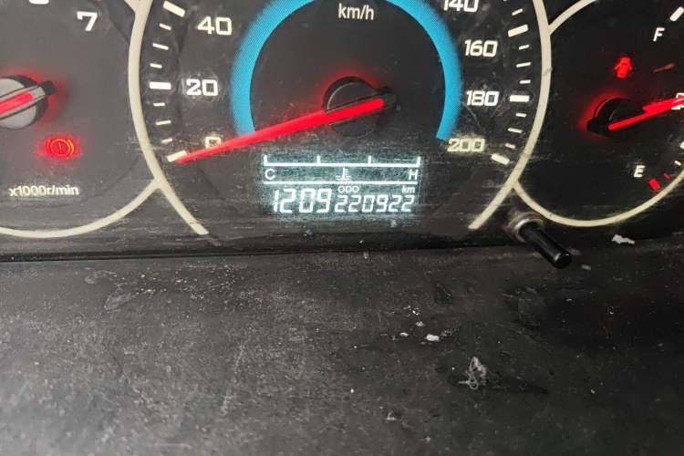 Used Wuling Rongguang V 2016 1.5L Standard Version Odometer Close Up