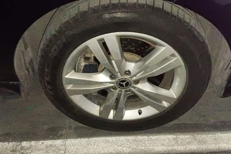 Used Mercedes-Benz M-Class 2012 ML 350 Sport Edition Right Front Wheel Hub