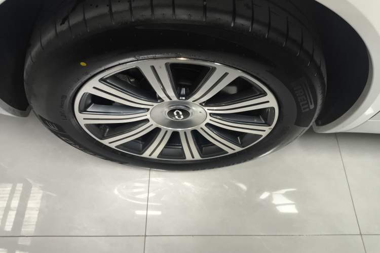 Used Hima AITO M8 2025 Extended-Range Max Version 37 kWh 6-Seater
