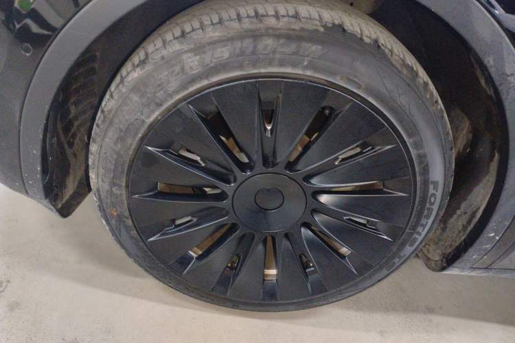 Used Tesla Model Y 2021 Standard Range Rear-Wheel Drive Version Left Front Wheel Hub