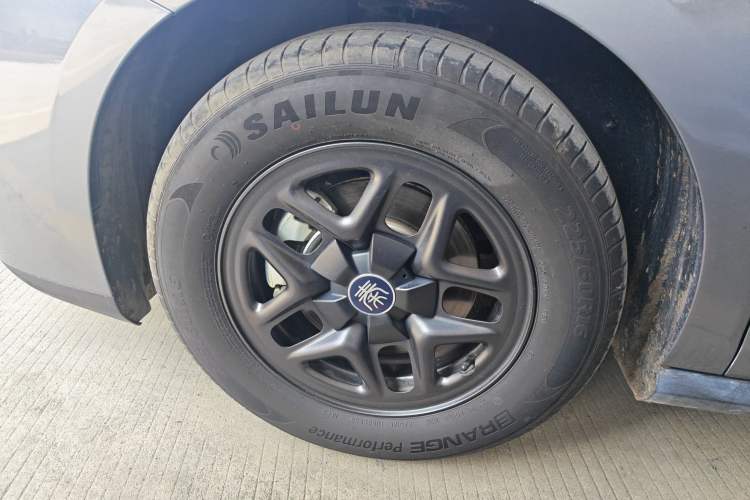 Used BYD Qin PLUS 2025 DM-i Smart Drive 55KM Leading Model Left Front Wheel Hub