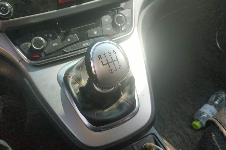 Used Haval M6 2019 1.5T Manual Two-Wheel Drive Urban Version China VI Standard Gear Lever