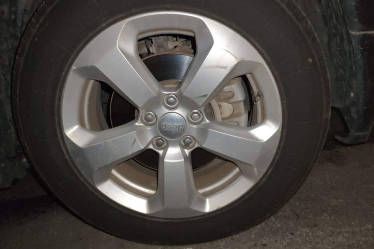 Used Jeep Compass 2019 200T Automatic Family Edition - Connected Large Screen Version Right Front Wheel Hub