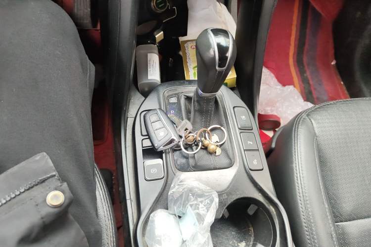 Used Hyundai Santa Fe 2013 2.0T Automatic All-Wheel Drive Top Trim Gear Lever