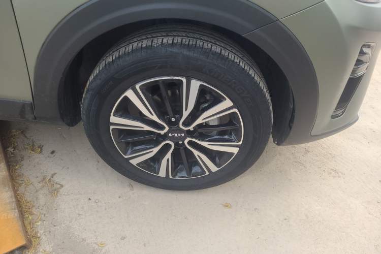 Used Kia kx1 Stonic 2021 1.4L CVT Fun & Sunroof Model Right Front Wheel Hub