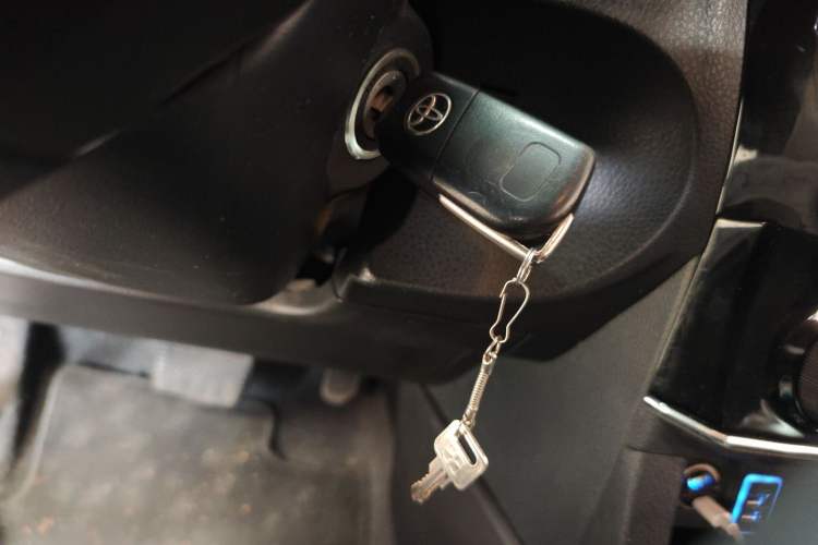 Used Toyota Corolla 2017 Revised Version 1.6L S-CVT GL Vehicle Key