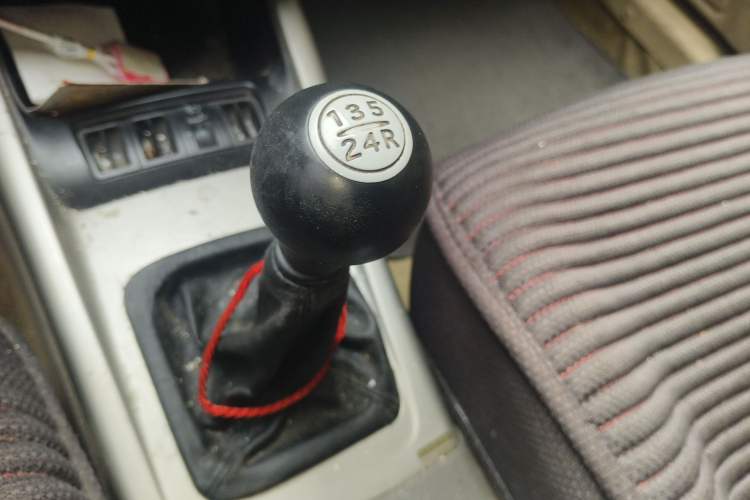 Used Hyundai Elantra 2011 1.6L Manual Comfort Version Gear Lever