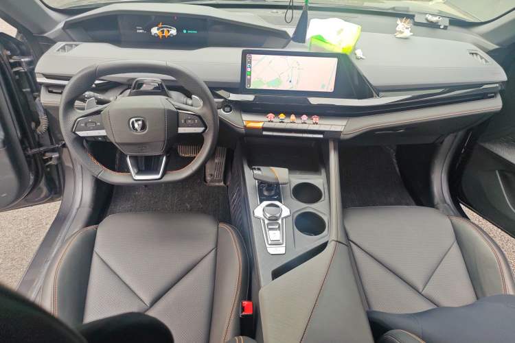 Used CHANGAN UNI-V 2022 1.5T Prestige Version Center Console