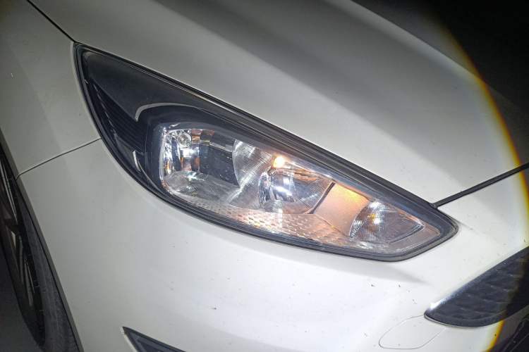 Used Ford Focus 2017 Hatchback 1.6L Automatic Fashion Edition Smart Drive Version
