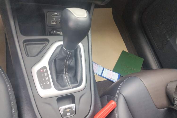 Used Jeep Cherokee 2016 2.4L Leading Edition Gear Lever