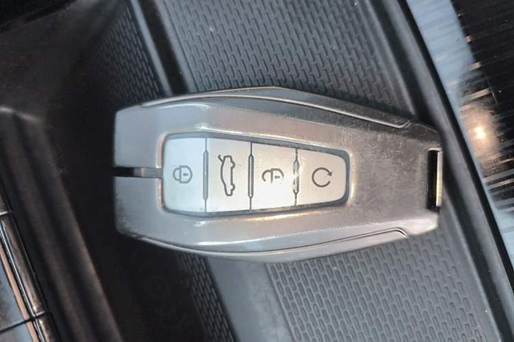 Used Geely Auto Monjaro L 2021 2.0TD DCT EVO Two-Wheel Drive Smart Luxury Version Vehicle Key