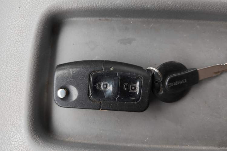 Used Foton Scenic G7 2016 2.0L Commercial & Travel Version Short Wheelbase High Roof – 4Q20M Vehicle Key