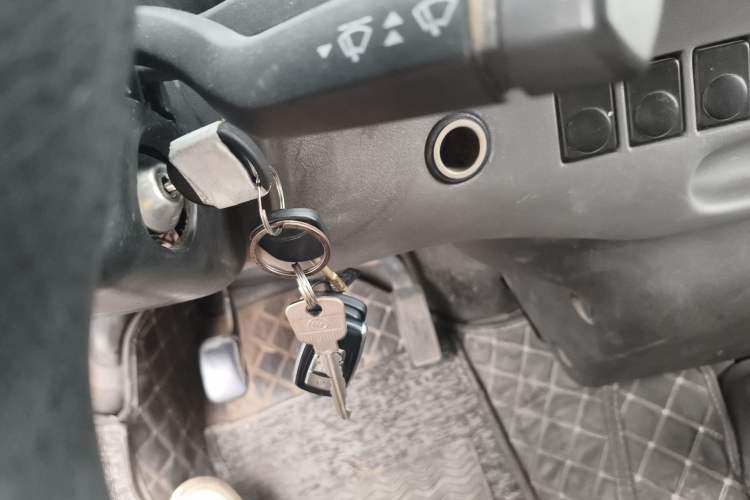 Used Ford Classic Transit 2015 2.8T Diesel Multi-Function Vehicle Short Wheelbase 6-Seater Mid-Roof Edition JX493ZLQ4
