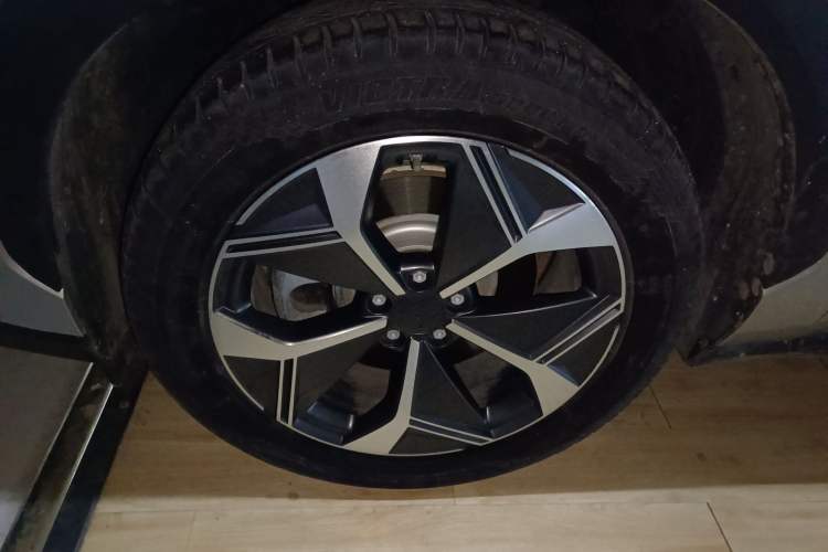 Used AION V 2024 Plus 70 Tech Edition Lithium Iron Phosphate Exterior 4