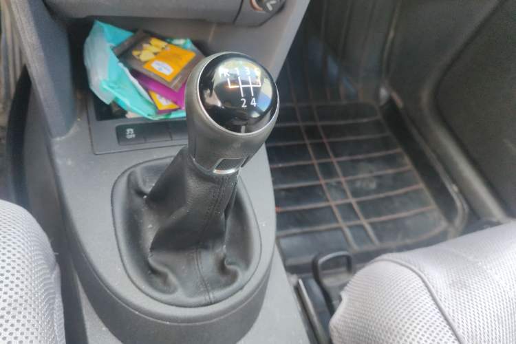 Used Volkswagen Touran 2015 1.4T Manual Fashion Edition 5-Seater Gear Lever