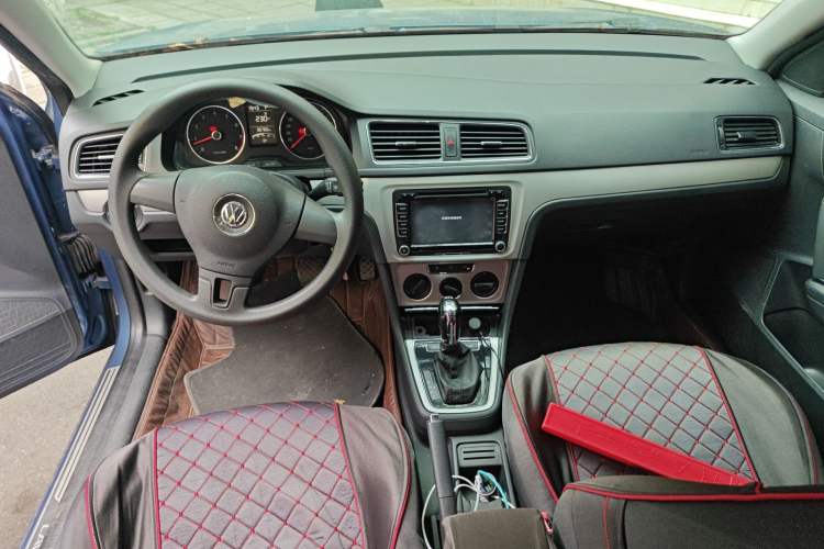 Used Volkswagen Lavida 2013 Revised Version 1.4 TSI DSG Comfort Edition Center Console