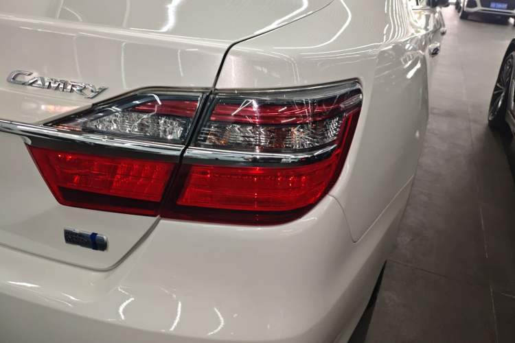 Used Toyota Camry 2016 Dual-Engine 2.5 HG 10th Anniversary Deluxe Navigation Edition Right Rear Taillight