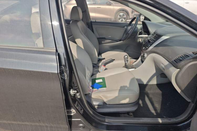 Used Hyundai Verna (older generation) 2014 1.4L Manual Smart GLS Trim
