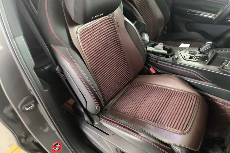 Used Lynk & Co 05 2020 2.0TD Four-Wheel Drive HypeHalo Right Front Seat