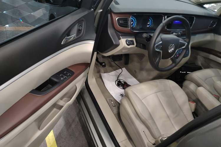 Used Buick GL8 2015 2.4L Luxury Business Premium Edition Driver Seat