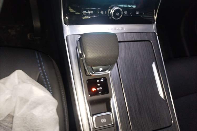 Used Roewe RX5 2025 PLUS 330TGI Automatic Trendsetting Smart Edition Gear Lever