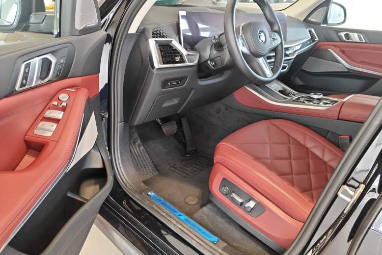 Used BMW X5 2023 xDrive 30Li Luxury M Sport Night Edition Package Driver Seat