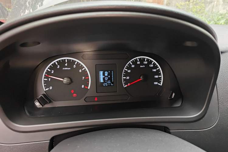 Used FORTHING Lingzhi PLUS 2021 2.0L Manual Luxury 9-Seater Instrument Cluster