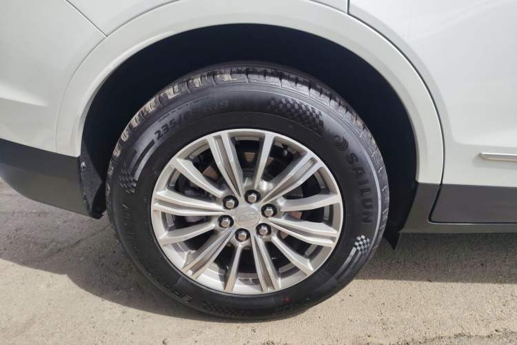 Used Cadillac XT5 2018 25T Luxury Model Exterior 5