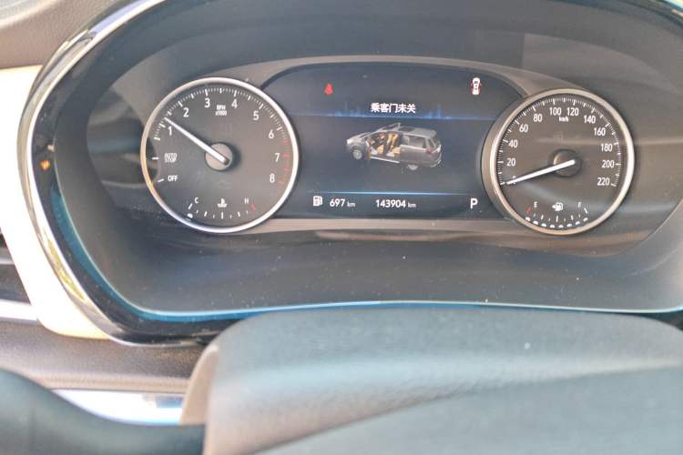 Used Buick GL8 2023 Facelifted Land Cruiser Executive Luxury Version Odometer Close Up