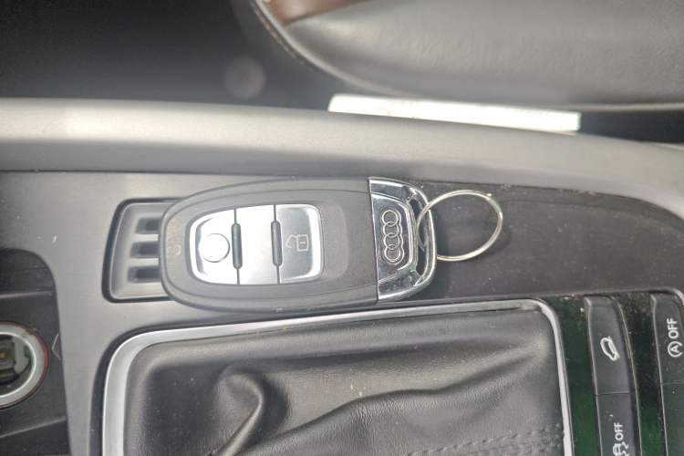 Used Audi Q5 2017 Plus 40 TFSI Ambition Model Vehicle Key