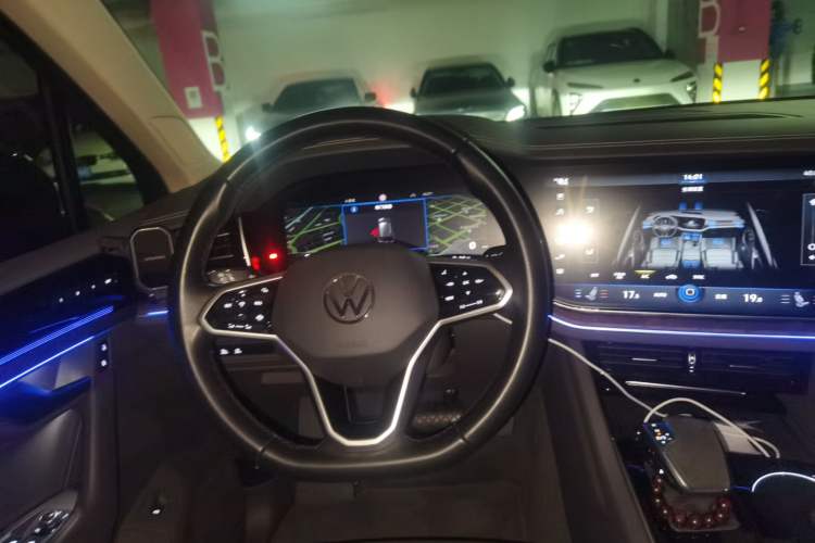 Used Volkswagen Touareg 2022 3.0 TSI Luxury Edition Black Diamond Sport Package
