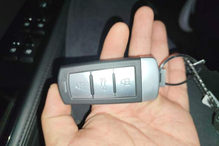 Used Sinotruk VGV U70 2021 1.5T Automatic Youyue Edition 7-Seater Vehicle Key