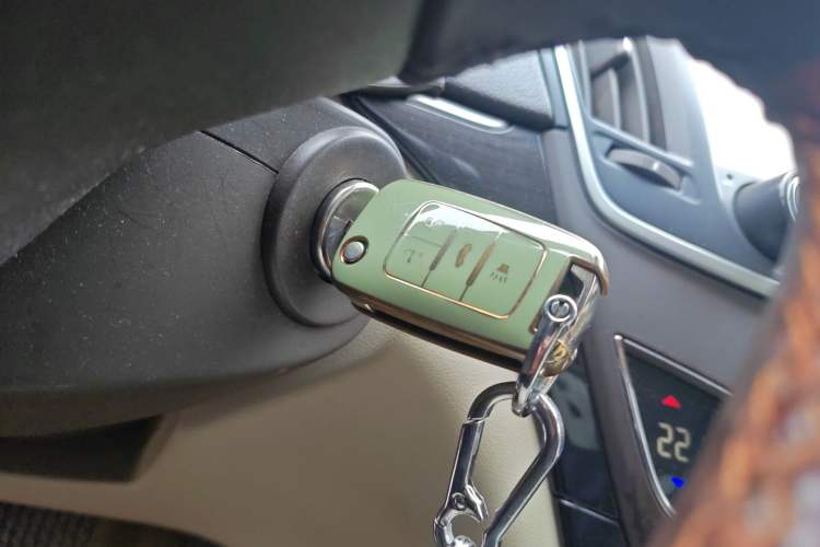 Used Buick Regal 2015 2.0L Leading Fashion Edition Vehicle Key