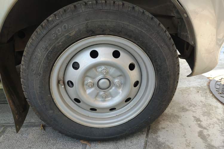 Used Haima Fushida Hongda 2012 1.0L Xin Hongda Utility Version Right Front Wheel Hub