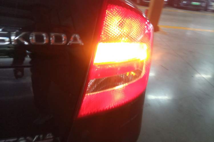 Used Skoda Octavia 2015 Classic Model 1.6L Automatic Yijie Version Right Rear Taillight