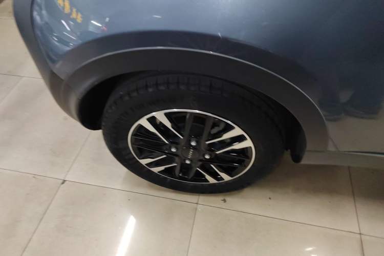 Used Chery QQ Little Ant 2022 Revised Version Sweet Pink Edition Half-Sugar Version Lithium Iron Phosphate 30.7 kWh 30 kW 301 km Right Rear Wheel Hub