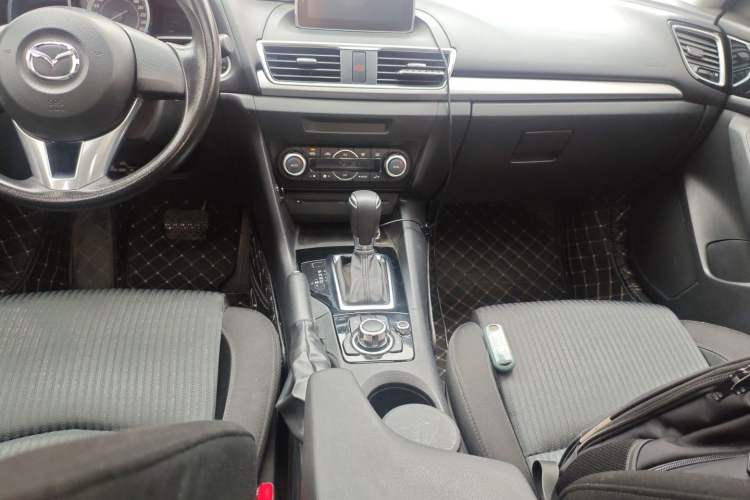 Used Mazda 3 Axela 2016 Sedan 1.5L Automatic Luxury Model
