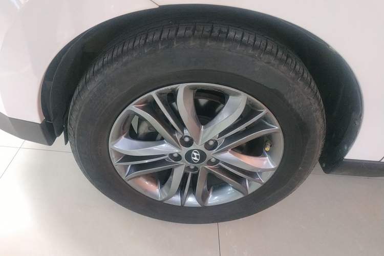 Used Hyundai ix35 2015 2.0L Automatic 2WD Smart Type China IV Left Front Wheel Hub