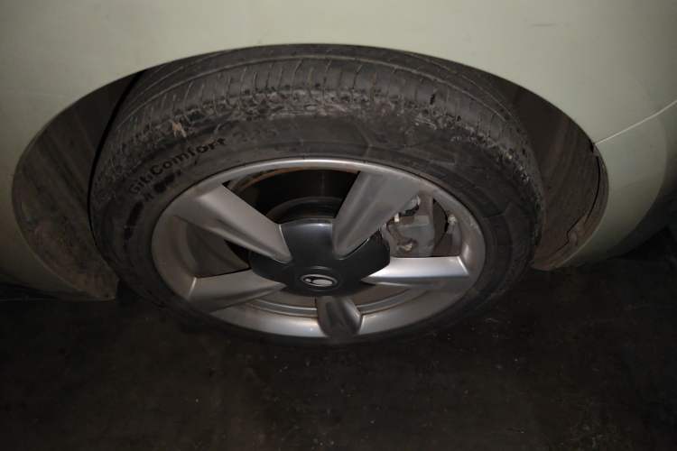 Used ORA Good Cat 2023 401 km Standard Range Luxury Version Ternary Lithium Right Front Wheel Hub
