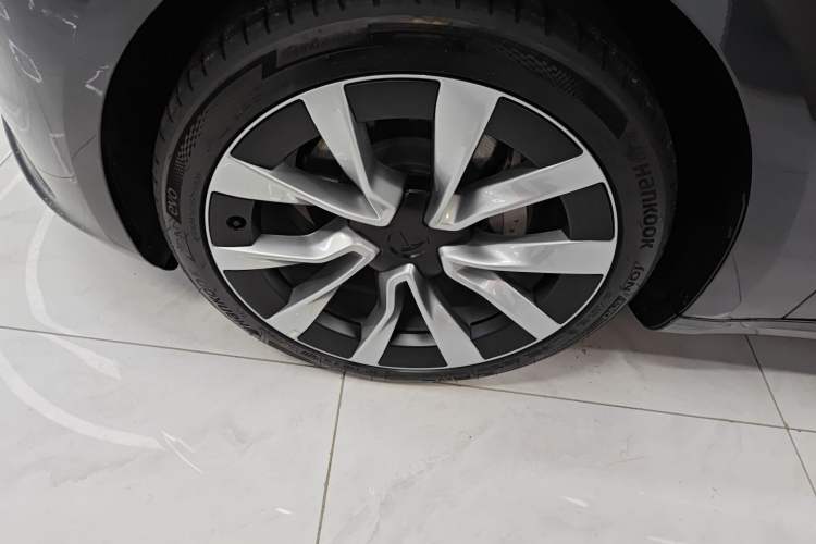 Used Tesla Model 3 2023 Long-Range All-Wheel-Drive Version